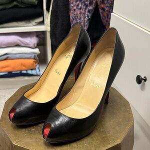 Christian loubountin Elegant Black Peep-Toe Heels